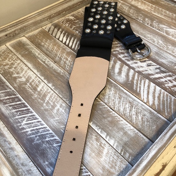 White House /Black Market .... belt - Picture 9 of 10